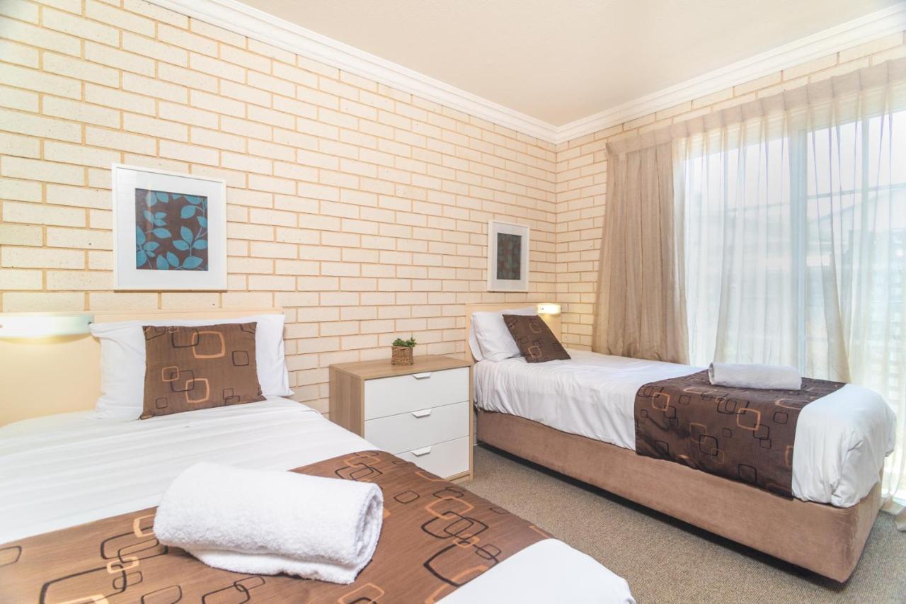 Santa Fe Motel And Holiday Units Леннокс-Хед Экстерьер фото